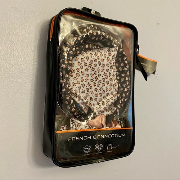 French Connection Hairband, face‎ masks and scrunchies set Floral cottage core - Picture 3 of 10